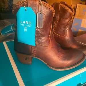 Size 8.5 Lane- Plain Jane Shorties- in Cognac
